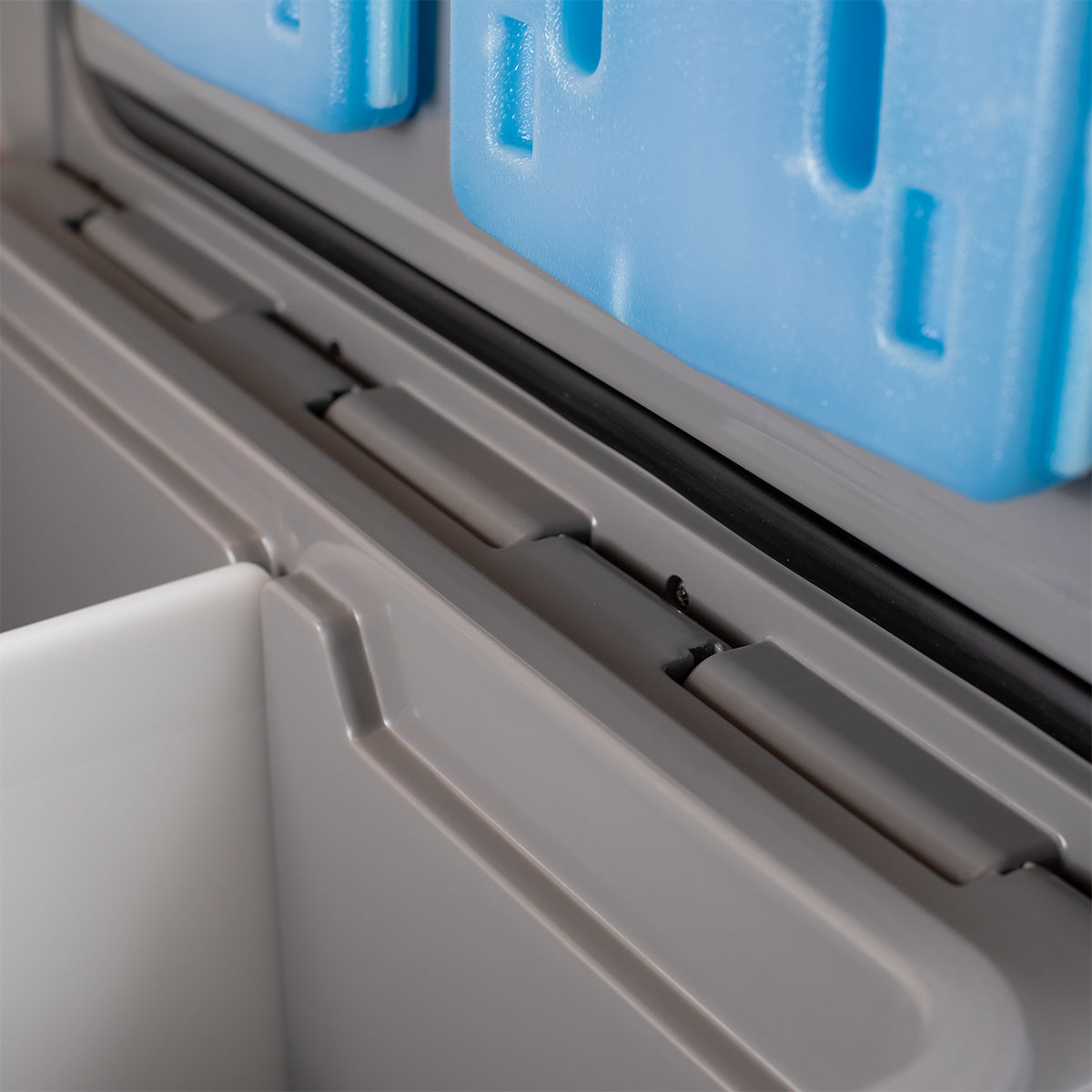 55QT RUGGED ICE CHEST w/ EVA FOAM TOP